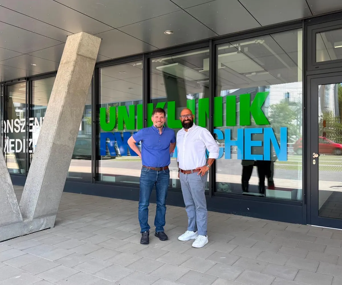 Univ.-Prof. Dr. med. Martin Mücke und José Enrique Gómez Asbeck